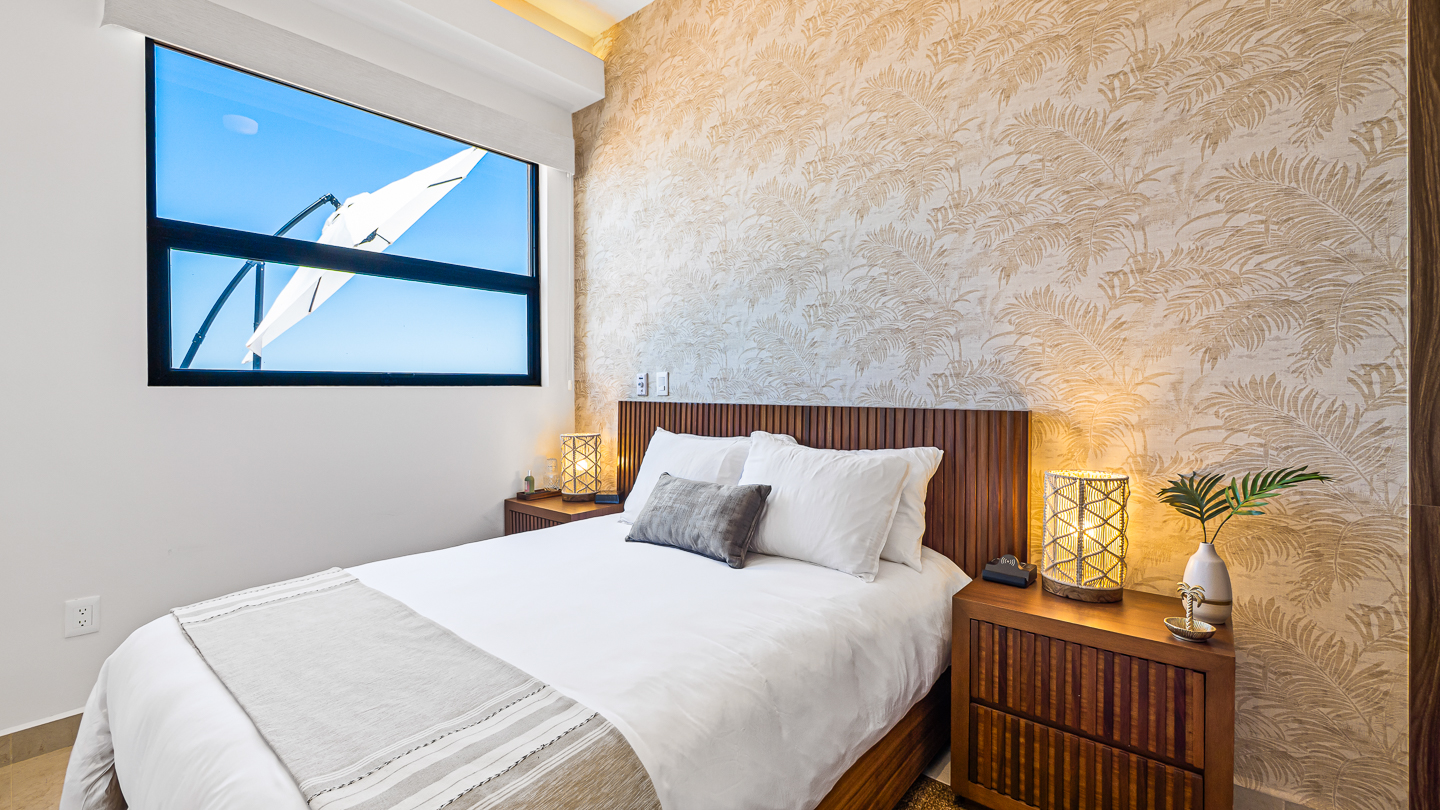 Second bedroom with a queen bed